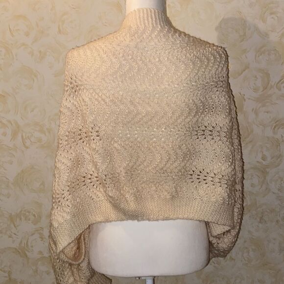 NWOT! Knit Sweater Shoulder Shrug! - Picture 5 of 7